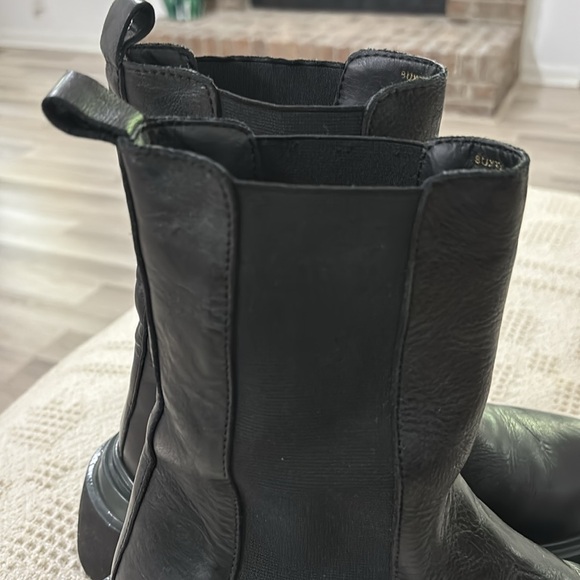 Steve Madden Buxton Chelsea Boot
Leather & textile upper slip stretch gores Sz 9 - Picture 9 of 14